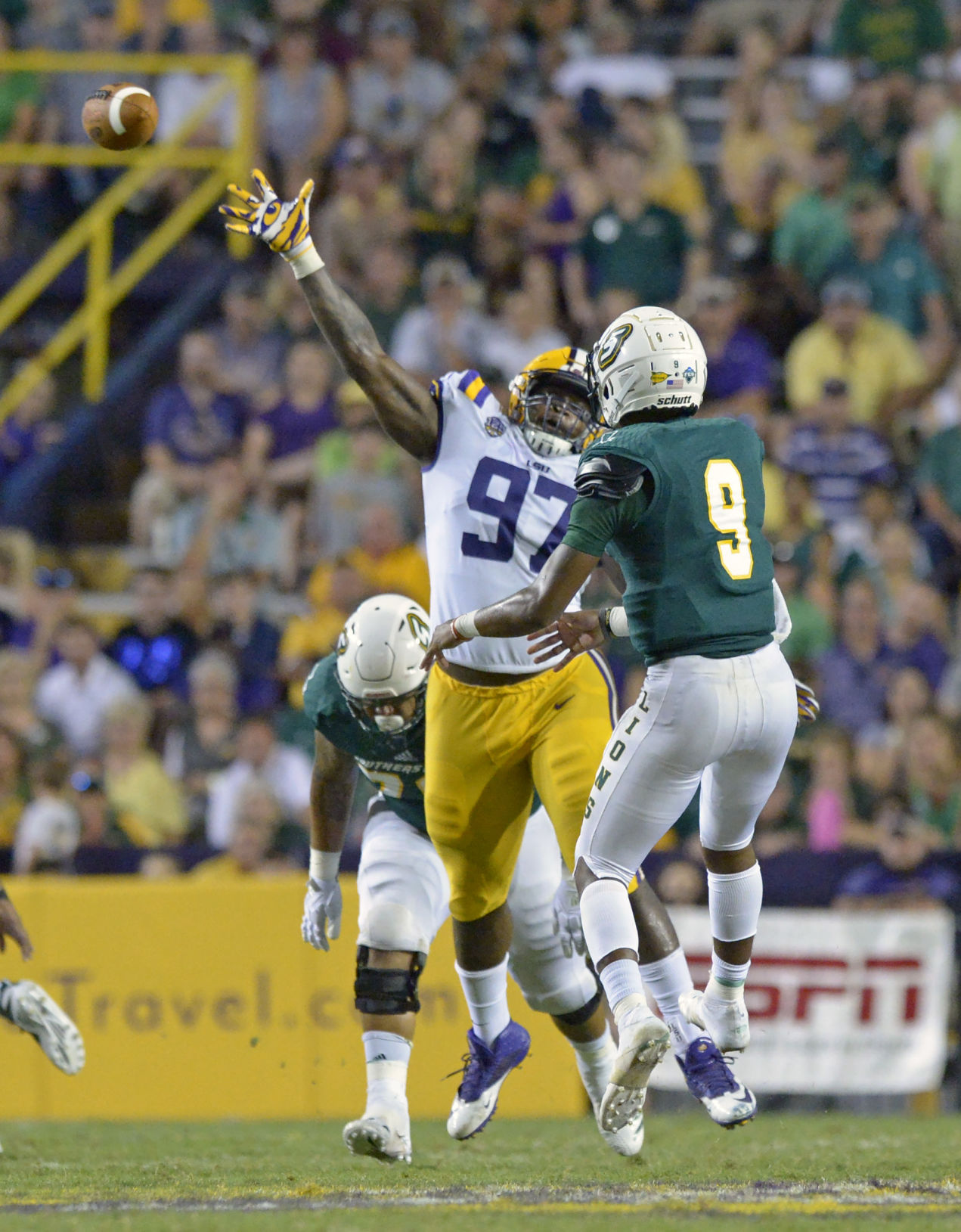lsuslufootball.090918_HS_3489
